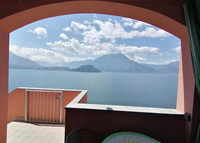 아파트 Blu Panorama Belvedere Di 바레나